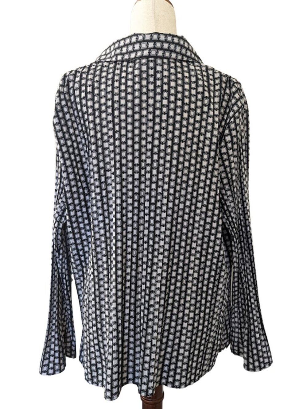 East 5th Black and White Geometric Pleated Button Down Blouse - Picture 9 of 12
